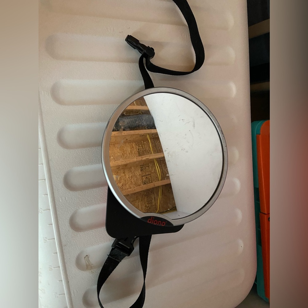 Mirror to see child in car seat